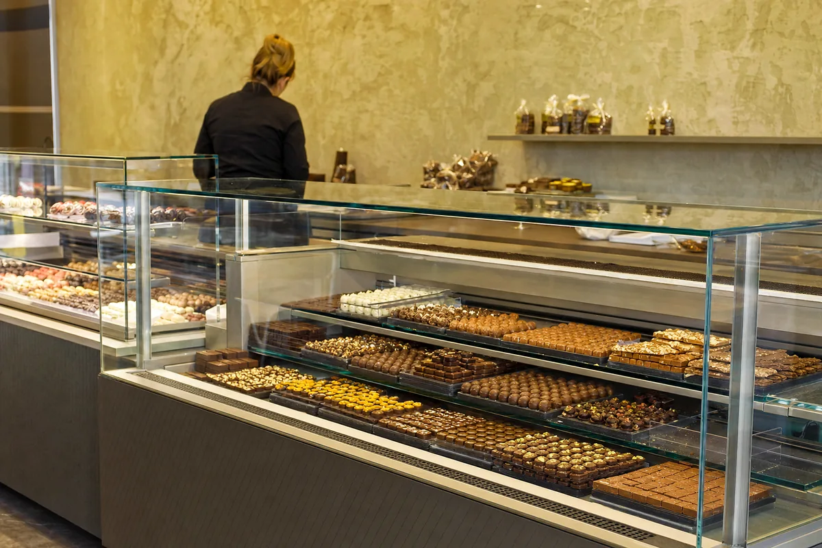 installation vitrine chocolat boutique 2