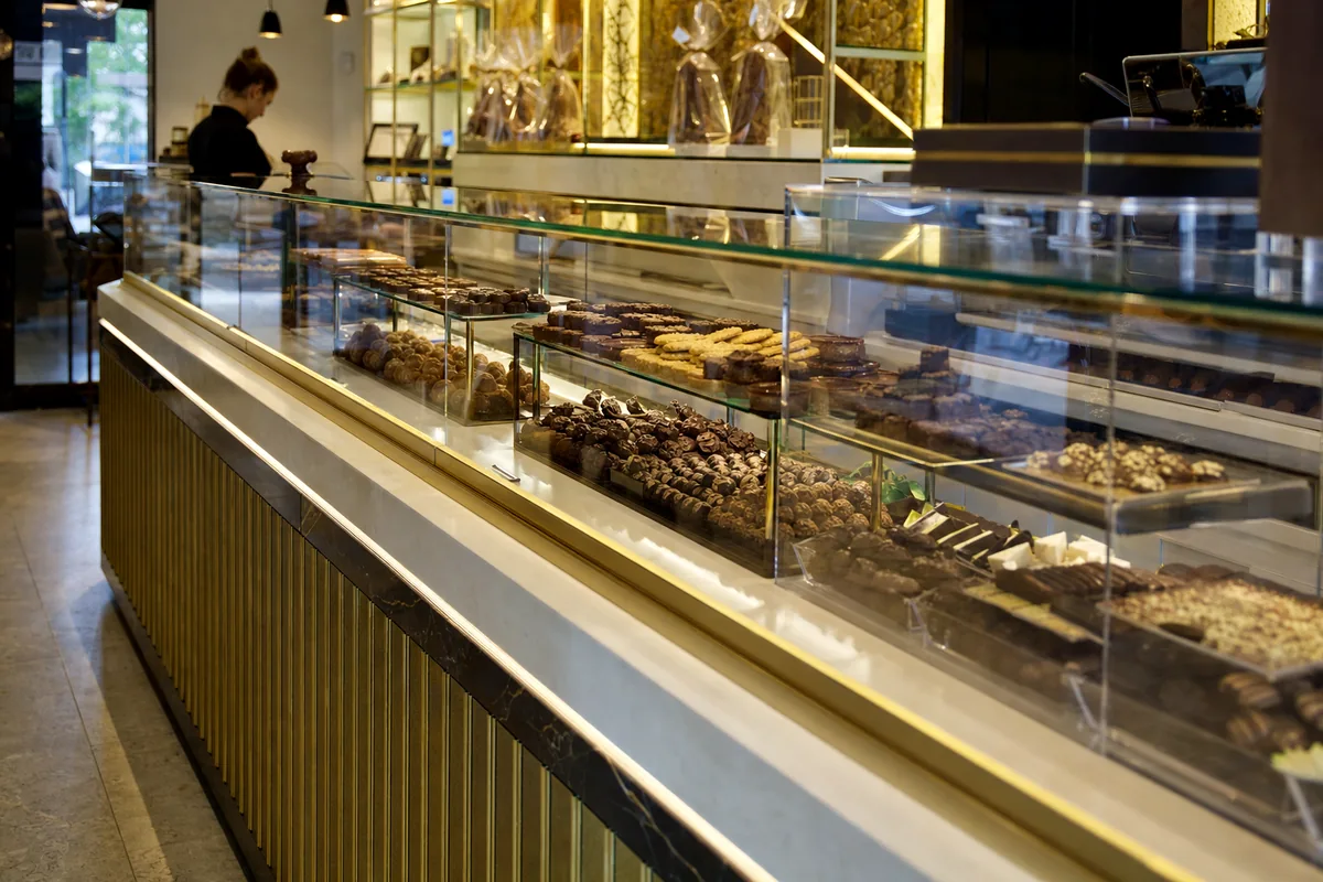 installation vitrine chocolat boutique 3